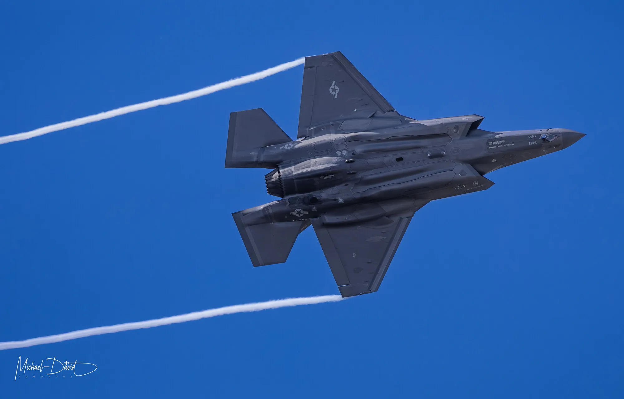 F-35 pulling vapor in a high-G pass